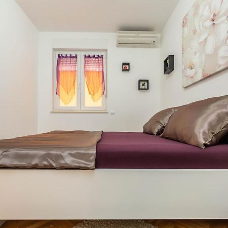 Ferienwohnung Downtown Deluxe Omiš Exterior foto