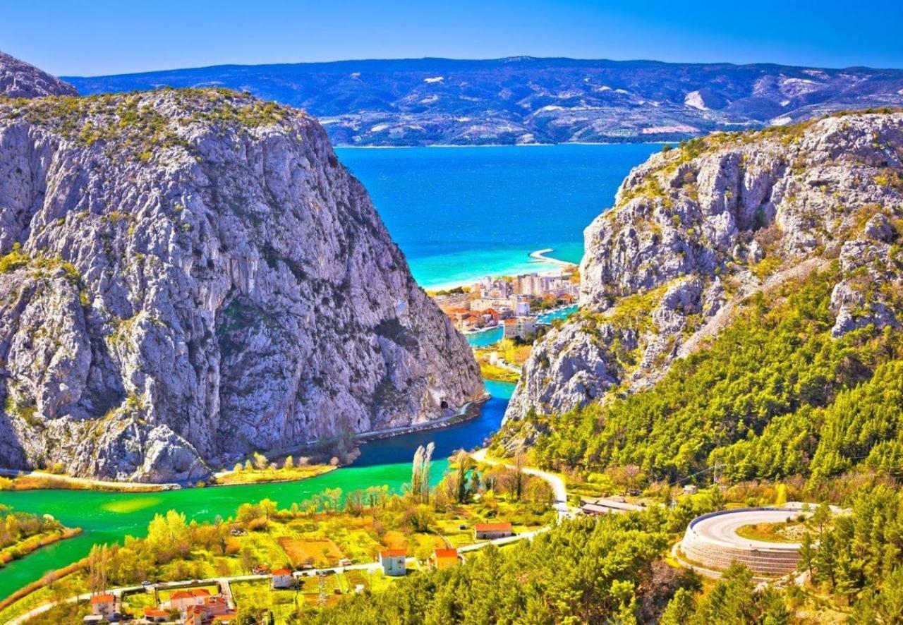 Ferienwohnung Downtown Deluxe Omiš Exterior foto