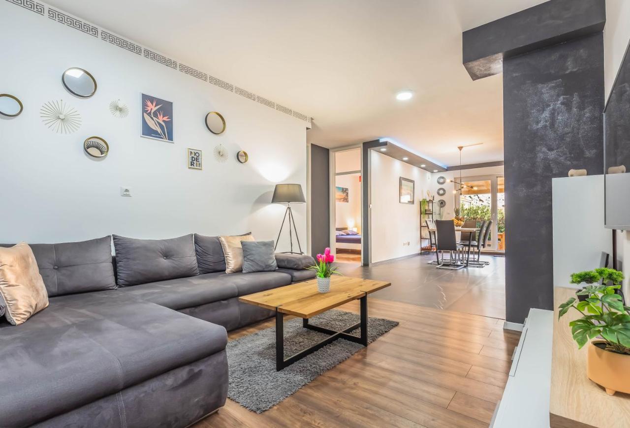 Ferienwohnung Downtown Deluxe Omiš Exterior foto