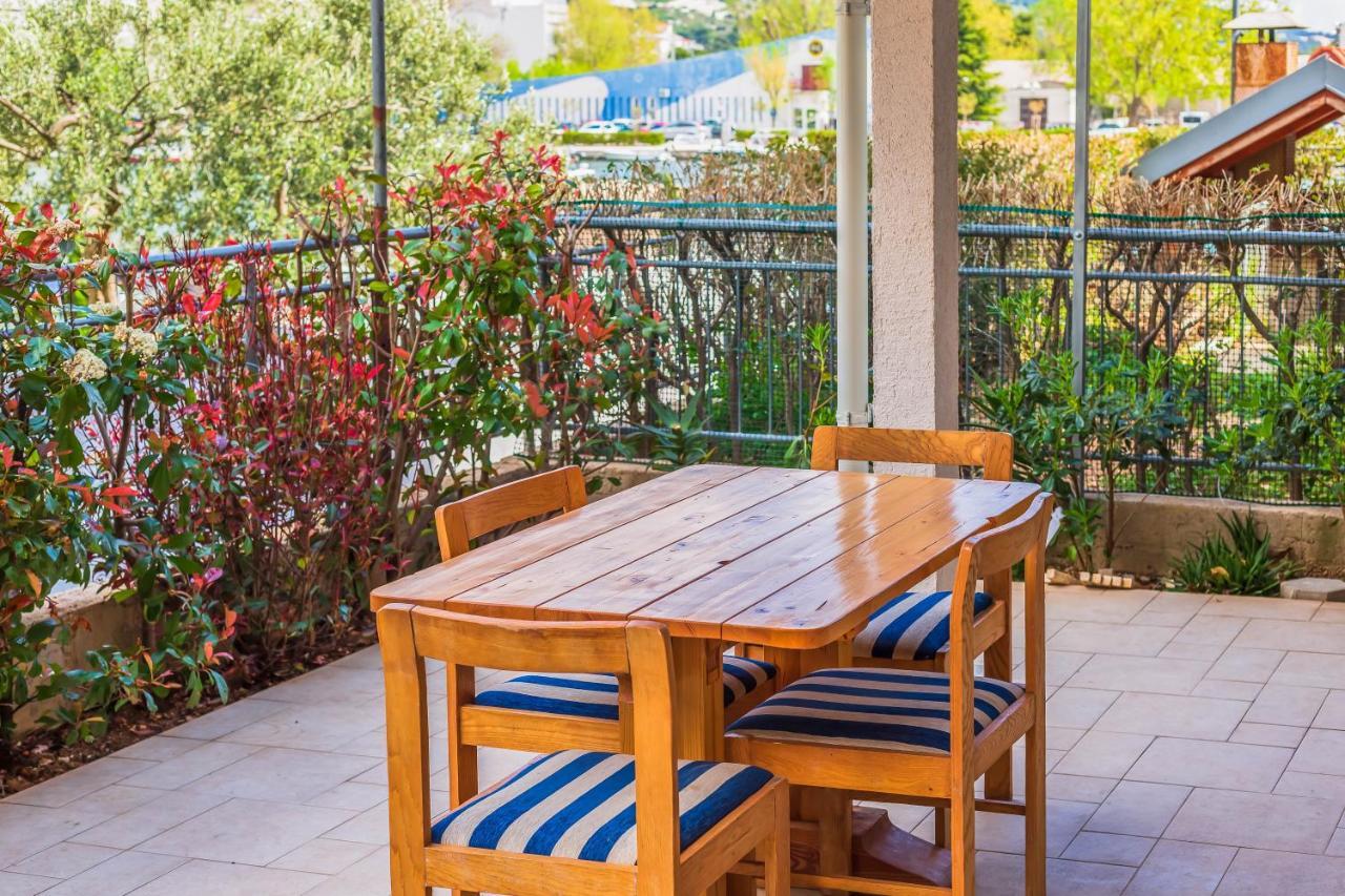 Ferienwohnung Downtown Deluxe Omiš Exterior foto
