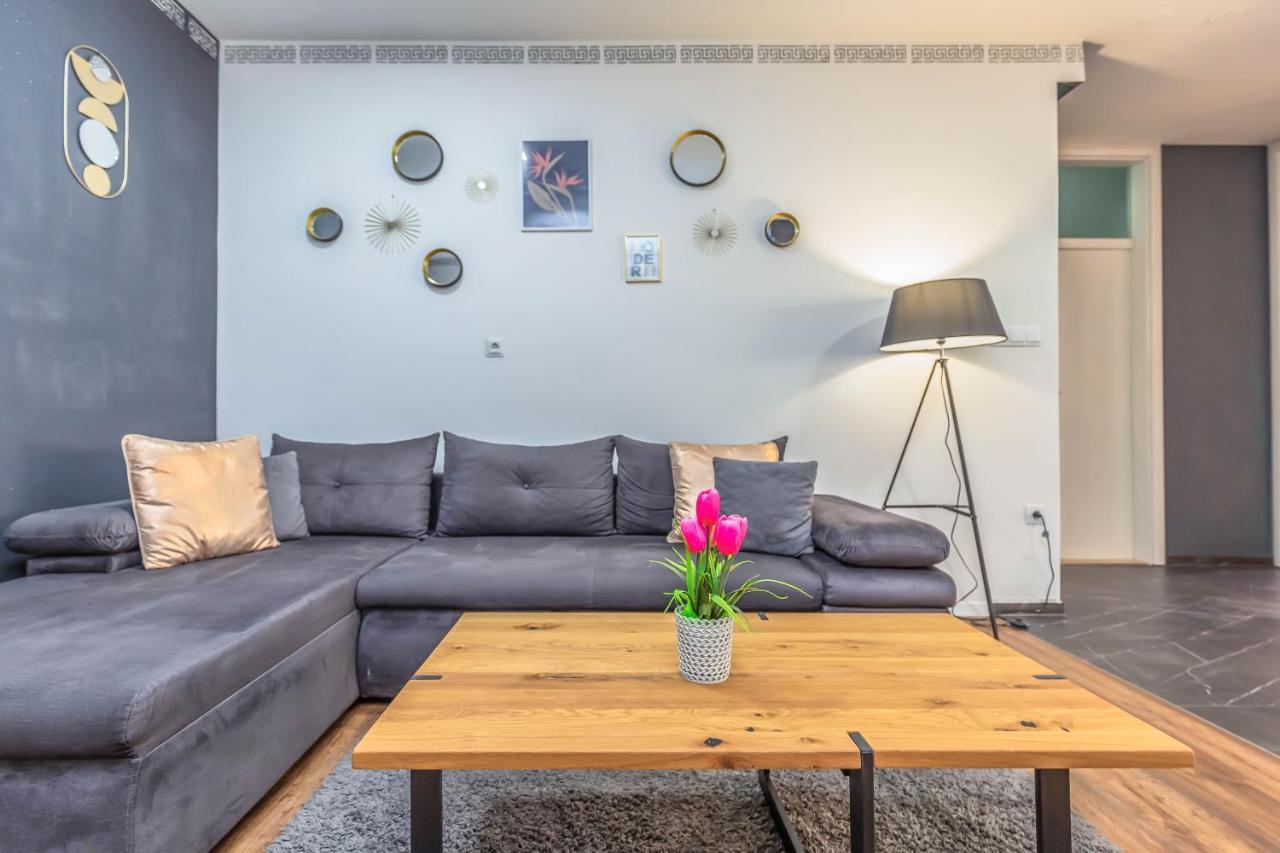 Ferienwohnung Downtown Deluxe Omiš Exterior foto
