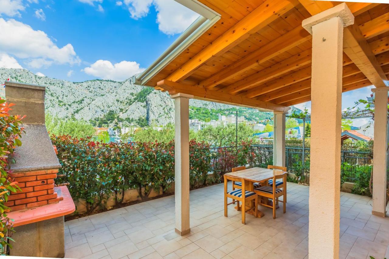 Ferienwohnung Downtown Deluxe Omiš Exterior foto