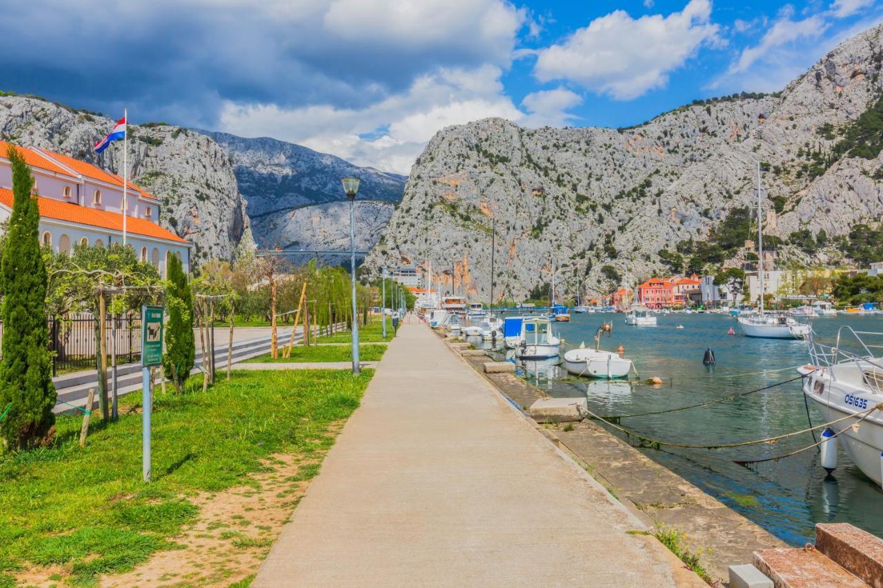 Ferienwohnung Downtown Deluxe Omiš Exterior foto