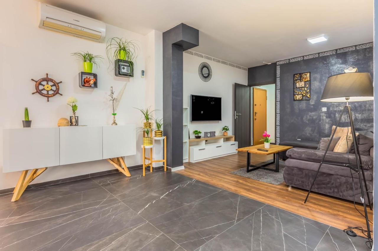 Ferienwohnung Downtown Deluxe Omiš Exterior foto