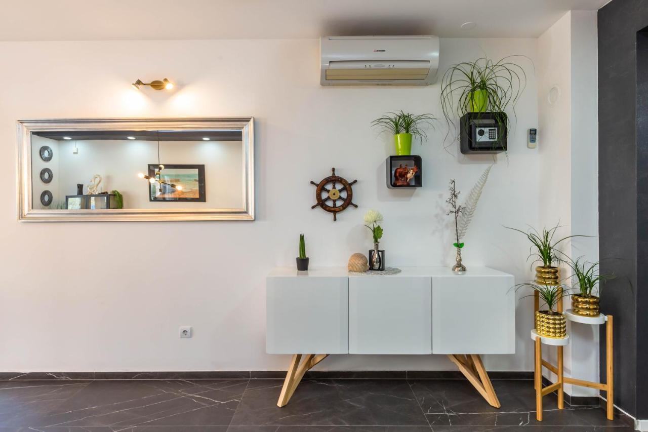 Ferienwohnung Downtown Deluxe Omiš Exterior foto